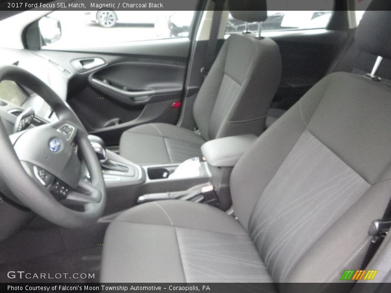 Magnetic / Charcoal Black 2017 Ford Focus SEL Hatch