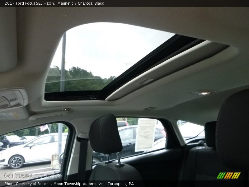 Magnetic / Charcoal Black 2017 Ford Focus SEL Hatch