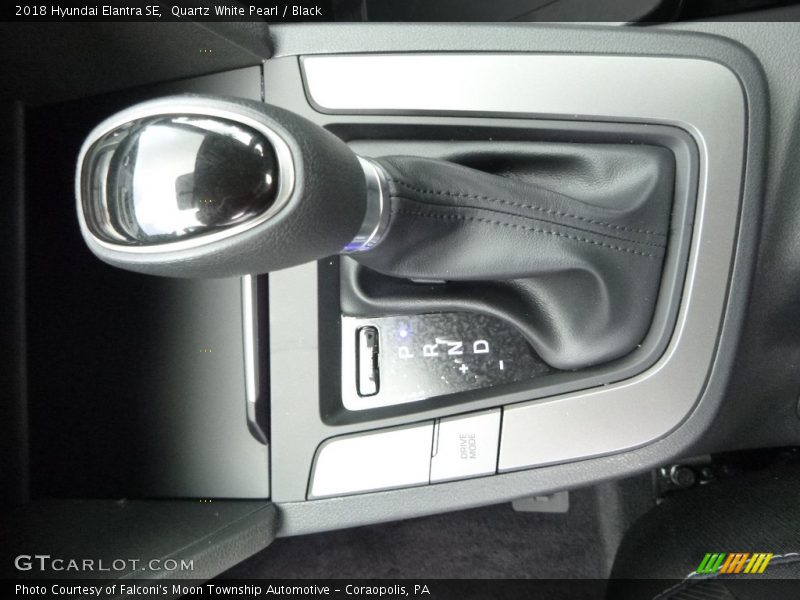 Quartz White Pearl / Black 2018 Hyundai Elantra SE