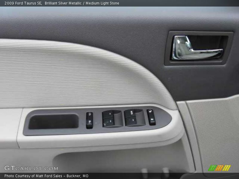 Brilliant Silver Metallic / Medium Light Stone 2009 Ford Taurus SE