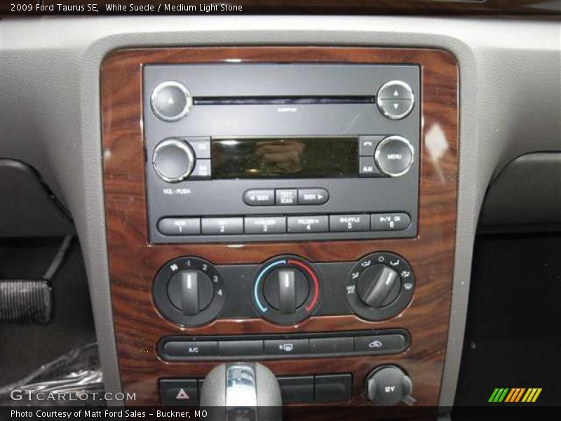 White Suede / Medium Light Stone 2009 Ford Taurus SE