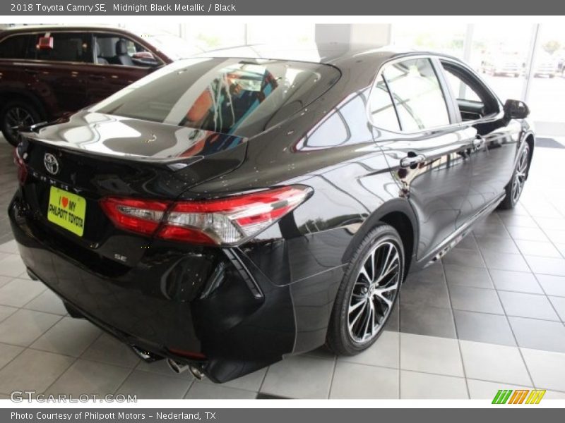 Midnight Black Metallic / Black 2018 Toyota Camry SE