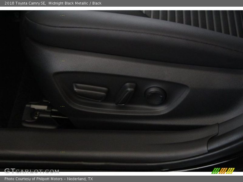 Midnight Black Metallic / Black 2018 Toyota Camry SE