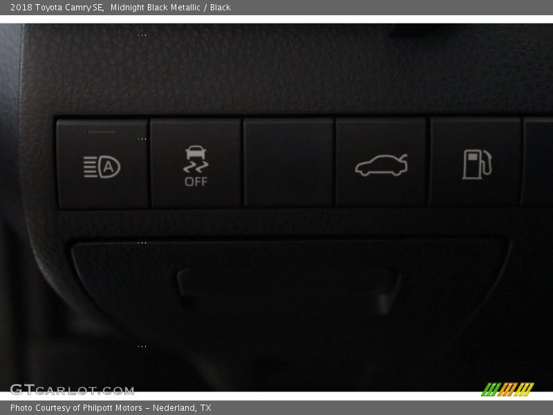Midnight Black Metallic / Black 2018 Toyota Camry SE