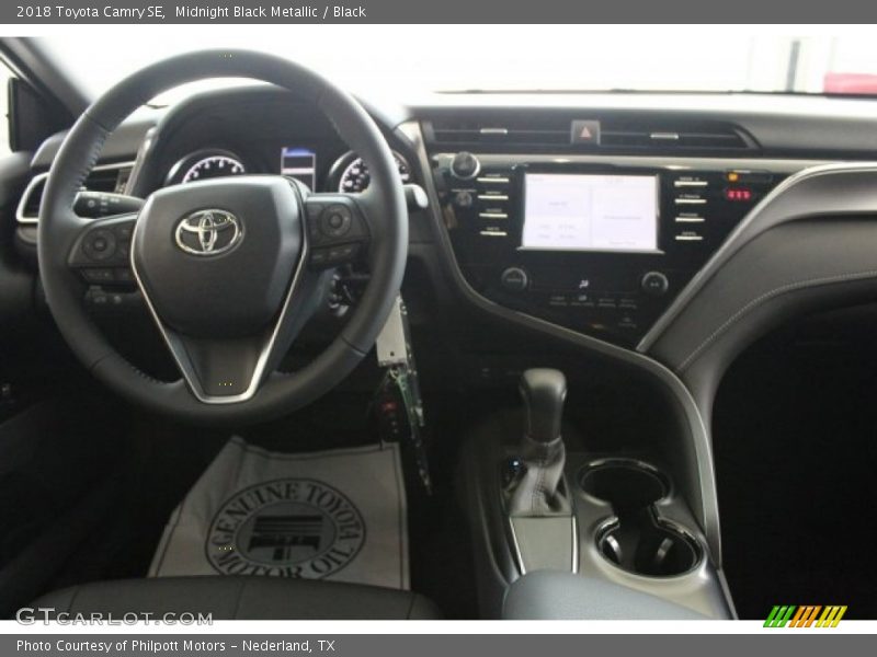 Midnight Black Metallic / Black 2018 Toyota Camry SE