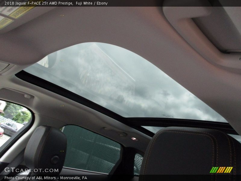 Fuji White / Ebony 2018 Jaguar F-PACE 25t AWD Prestige