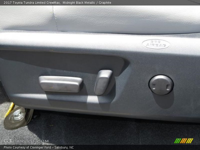 Midnight Black Metallic / Graphite 2017 Toyota Tundra Limited CrewMax