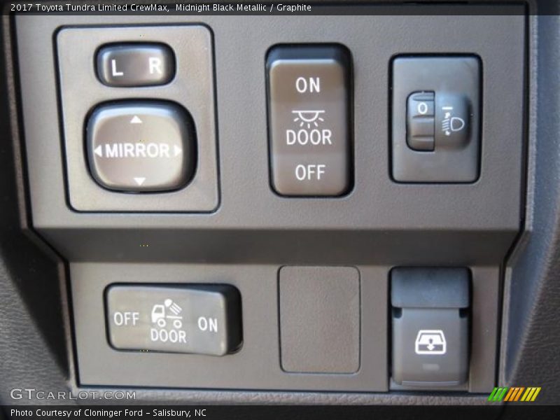 Midnight Black Metallic / Graphite 2017 Toyota Tundra Limited CrewMax