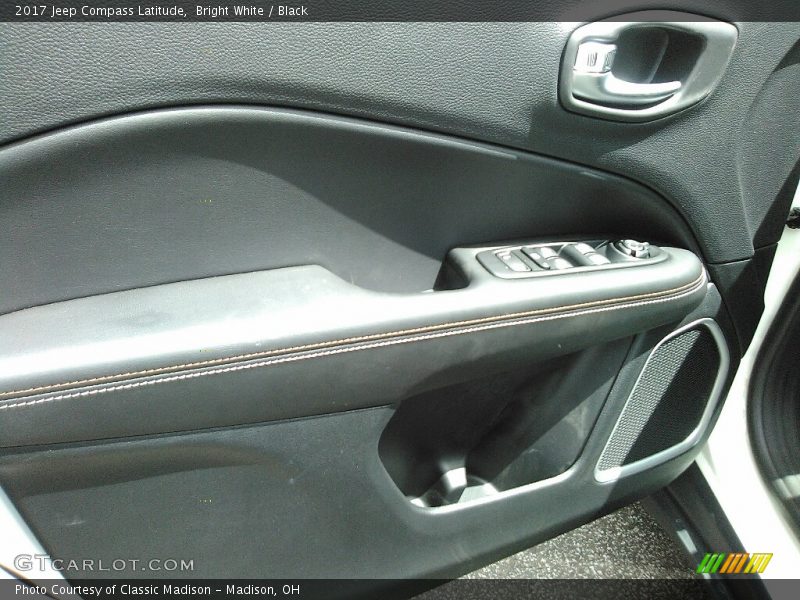 Bright White / Black 2017 Jeep Compass Latitude