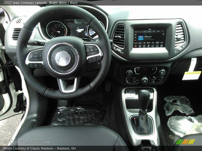 Bright White / Black 2017 Jeep Compass Latitude