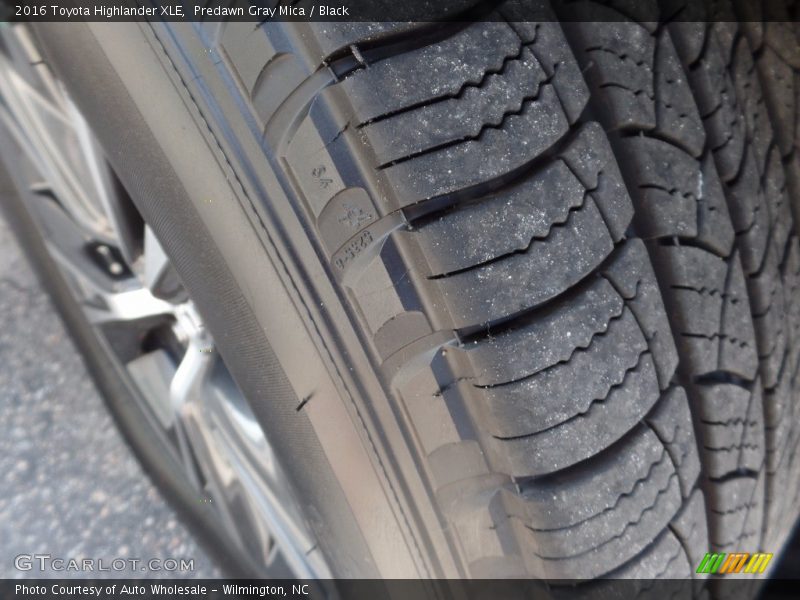 Predawn Gray Mica / Black 2016 Toyota Highlander XLE