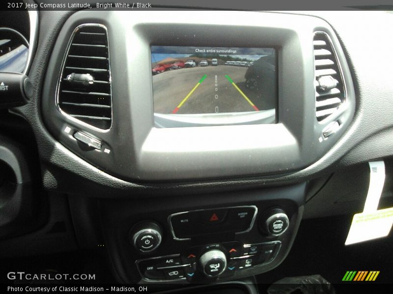 Bright White / Black 2017 Jeep Compass Latitude