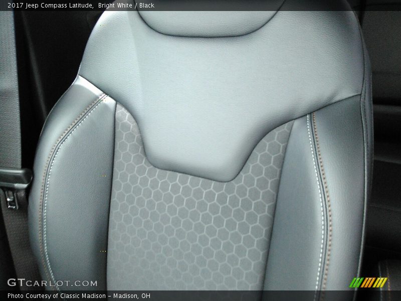 Bright White / Black 2017 Jeep Compass Latitude