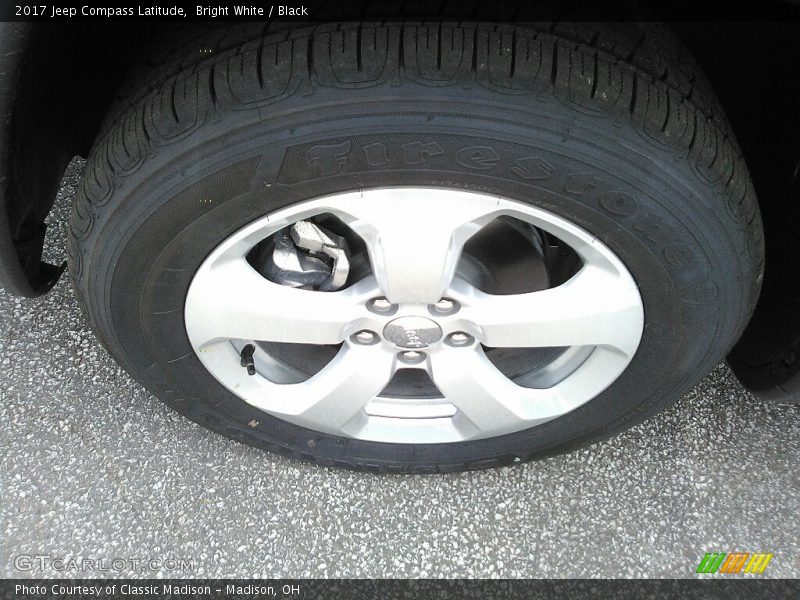Bright White / Black 2017 Jeep Compass Latitude