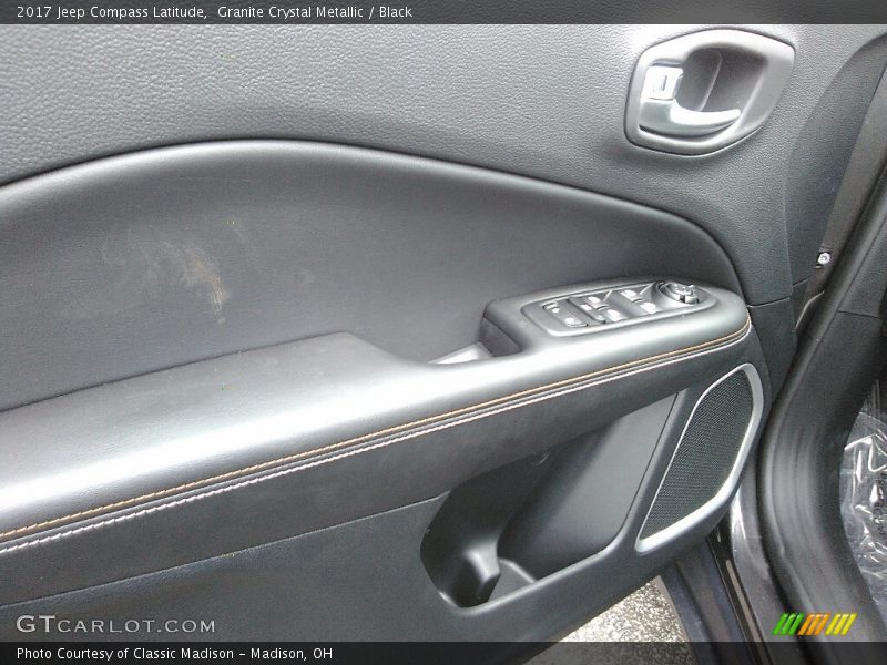 Granite Crystal Metallic / Black 2017 Jeep Compass Latitude