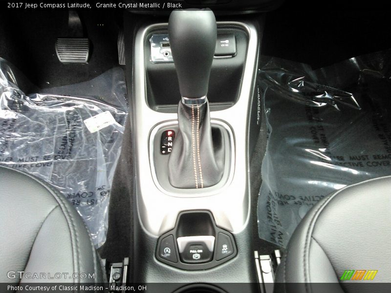 Granite Crystal Metallic / Black 2017 Jeep Compass Latitude