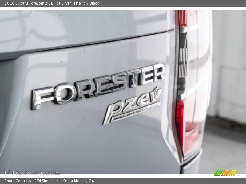 Ice Silver Metallic / Black 2016 Subaru Forester 2.5i