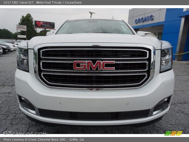 White Frost Tricoat / Cocoa/Dune 2017 GMC Yukon SLT