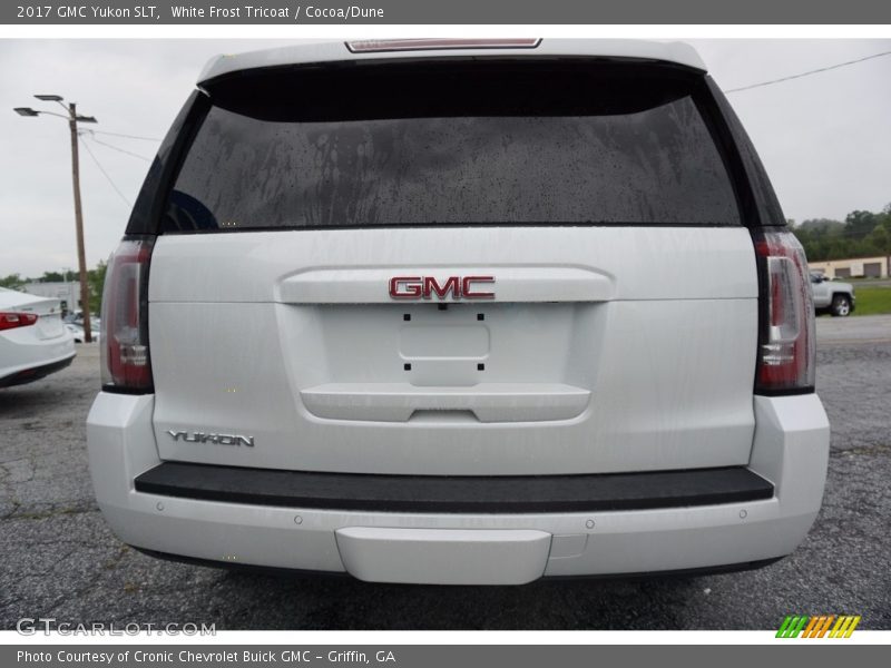 White Frost Tricoat / Cocoa/Dune 2017 GMC Yukon SLT