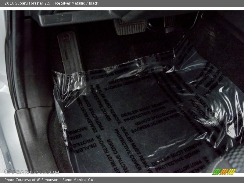 Ice Silver Metallic / Black 2016 Subaru Forester 2.5i