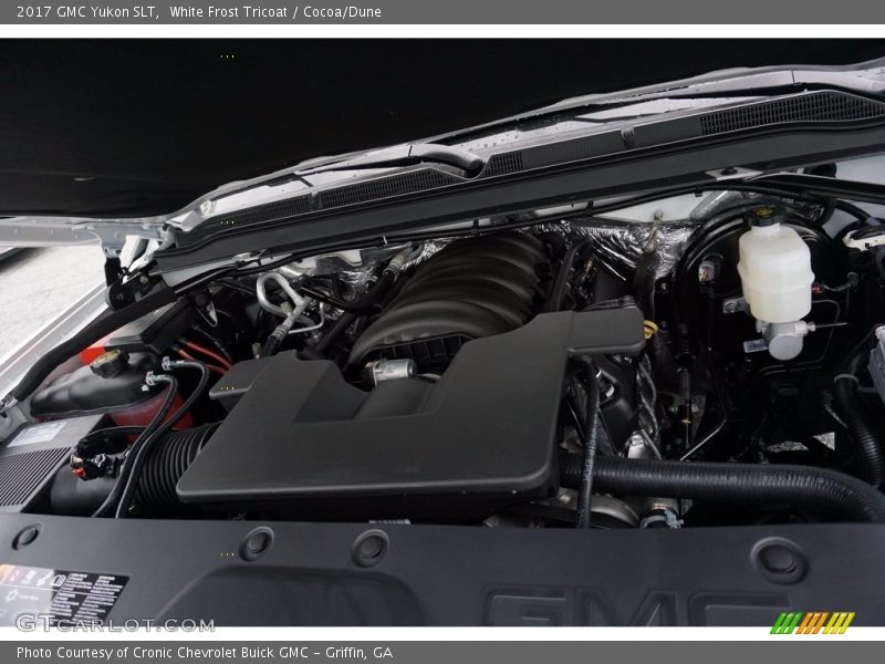White Frost Tricoat / Cocoa/Dune 2017 GMC Yukon SLT