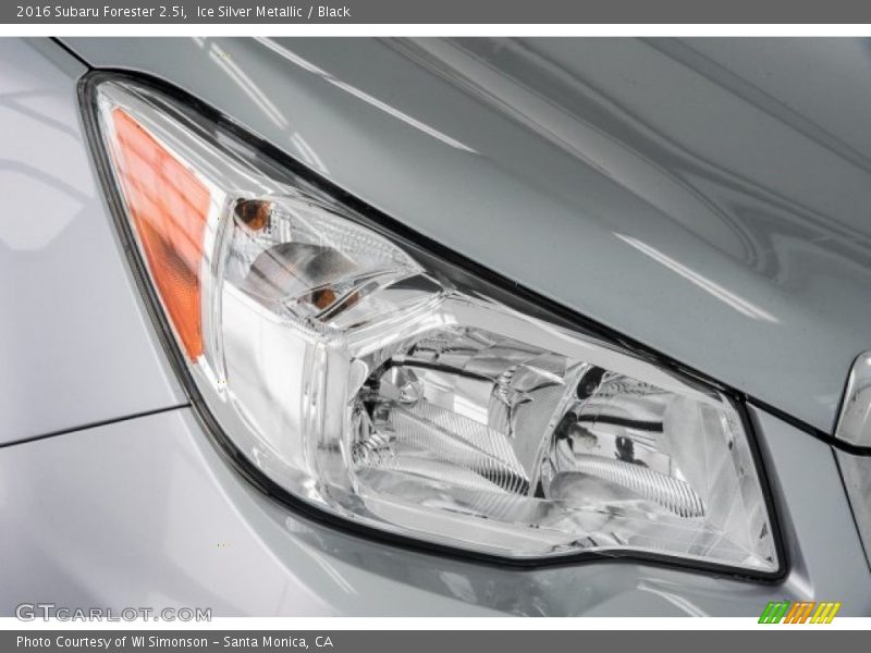 Ice Silver Metallic / Black 2016 Subaru Forester 2.5i
