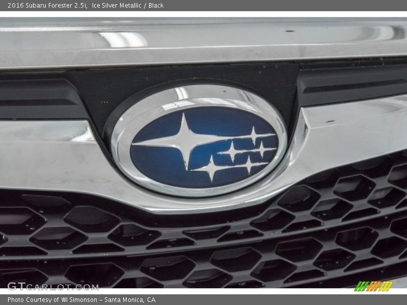 Ice Silver Metallic / Black 2016 Subaru Forester 2.5i