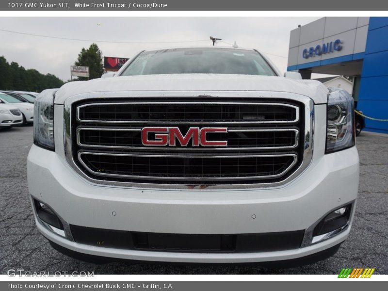 White Frost Tricoat / Cocoa/Dune 2017 GMC Yukon SLT