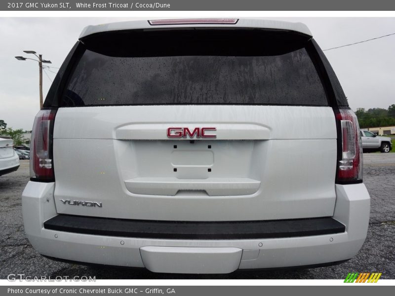 White Frost Tricoat / Cocoa/Dune 2017 GMC Yukon SLT