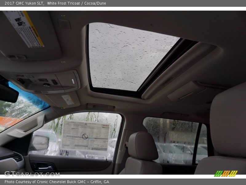 White Frost Tricoat / Cocoa/Dune 2017 GMC Yukon SLT