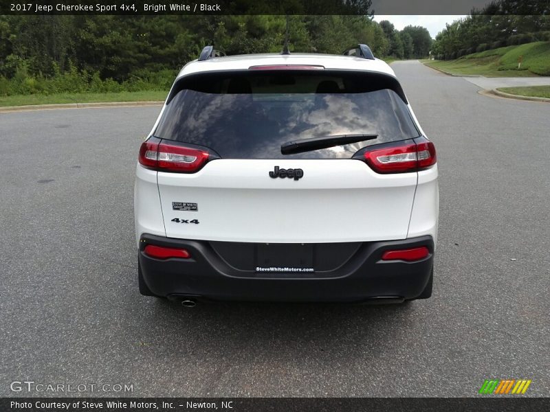 Bright White / Black 2017 Jeep Cherokee Sport 4x4
