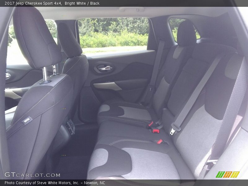 Bright White / Black 2017 Jeep Cherokee Sport 4x4