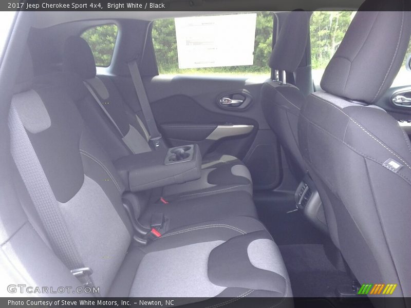 Bright White / Black 2017 Jeep Cherokee Sport 4x4