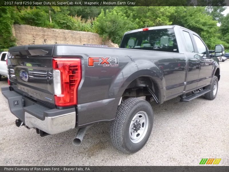 Magnetic / Medium Earth Gray 2017 Ford F250 Super Duty XL SuperCab 4x4