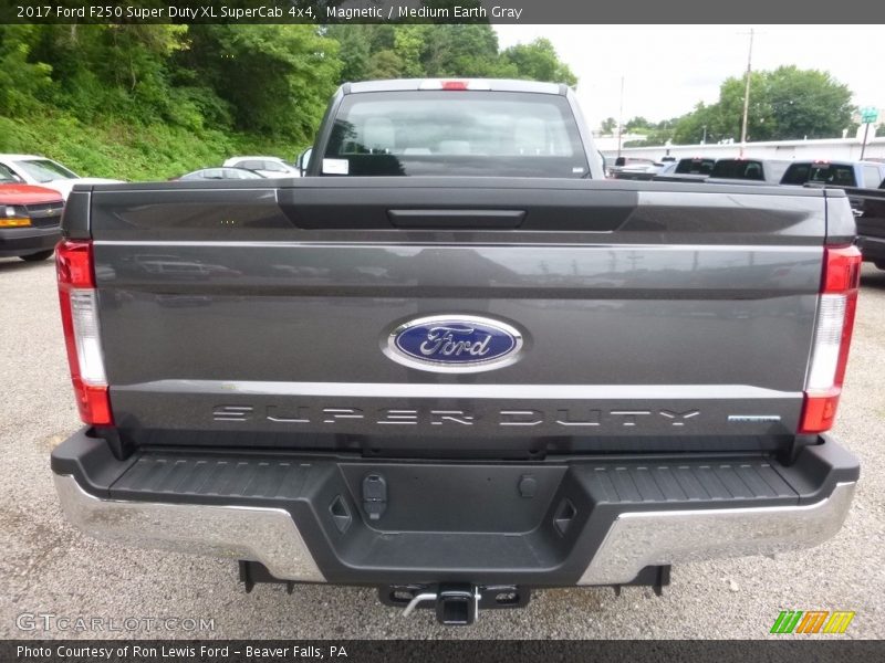 Magnetic / Medium Earth Gray 2017 Ford F250 Super Duty XL SuperCab 4x4