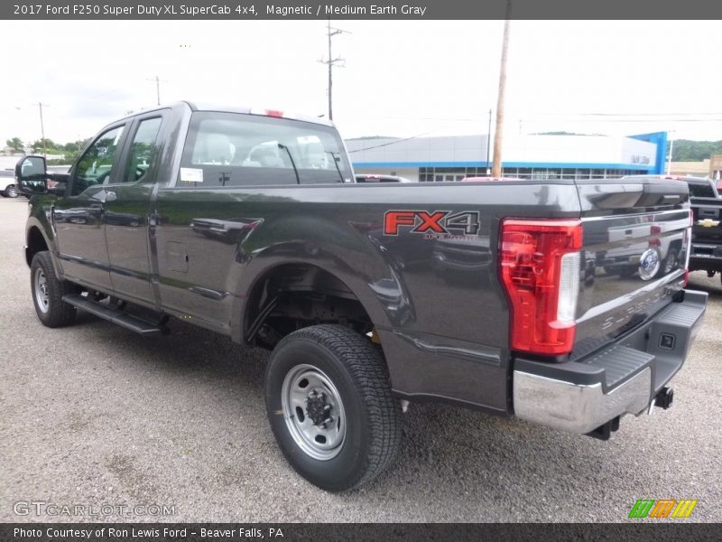 Magnetic / Medium Earth Gray 2017 Ford F250 Super Duty XL SuperCab 4x4