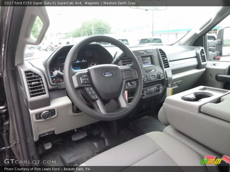 Magnetic / Medium Earth Gray 2017 Ford F250 Super Duty XL SuperCab 4x4