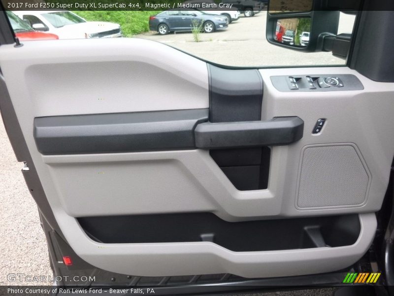 Magnetic / Medium Earth Gray 2017 Ford F250 Super Duty XL SuperCab 4x4