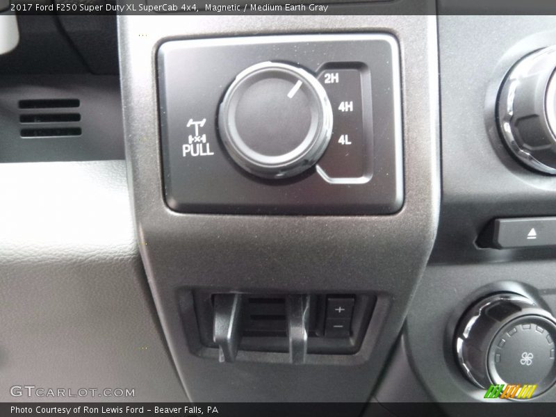 Magnetic / Medium Earth Gray 2017 Ford F250 Super Duty XL SuperCab 4x4