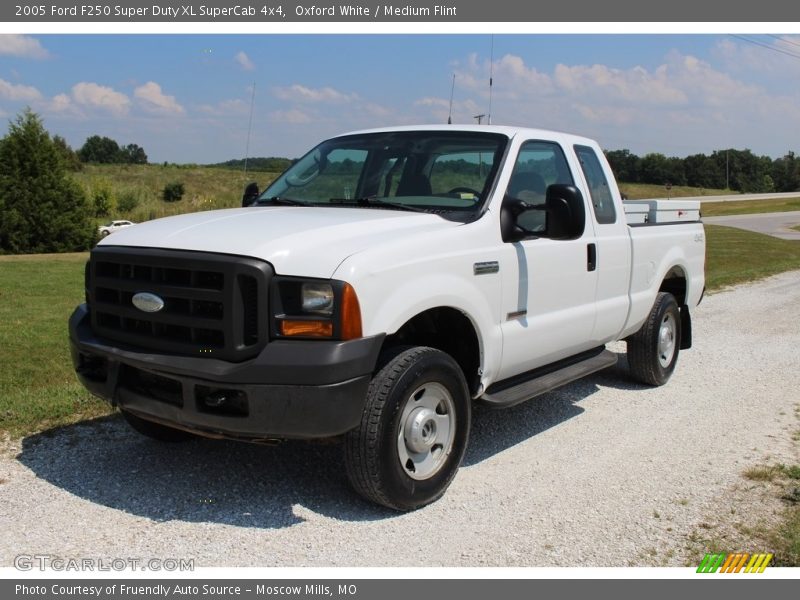Oxford White / Medium Flint 2005 Ford F250 Super Duty XL SuperCab 4x4