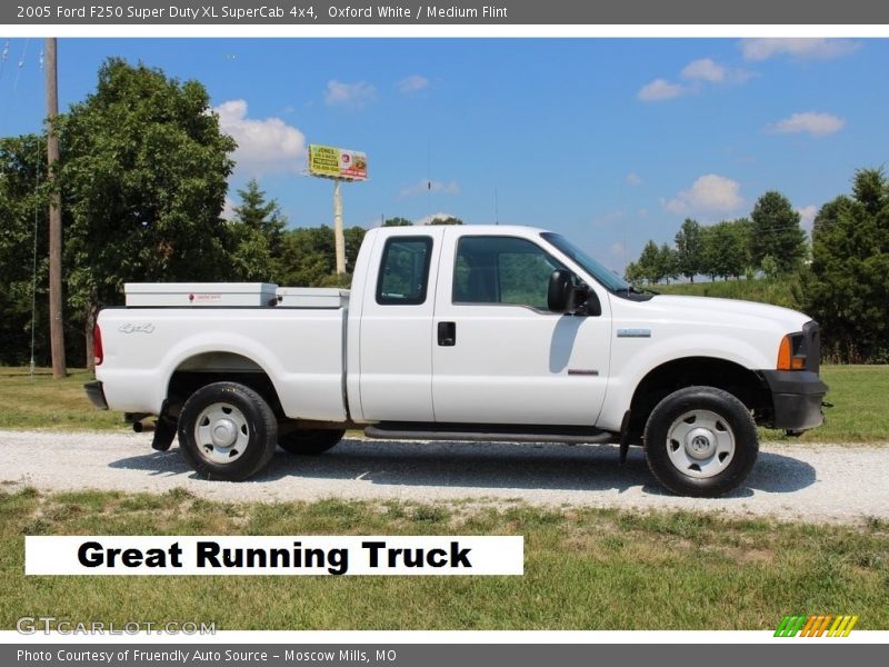 Oxford White / Medium Flint 2005 Ford F250 Super Duty XL SuperCab 4x4