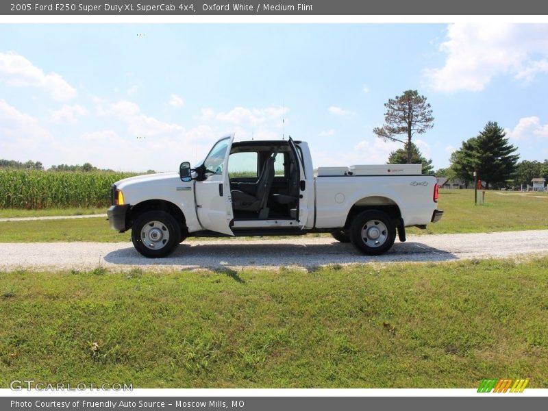 Oxford White / Medium Flint 2005 Ford F250 Super Duty XL SuperCab 4x4