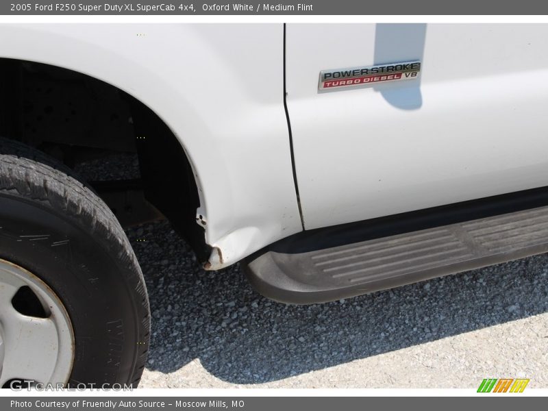 Oxford White / Medium Flint 2005 Ford F250 Super Duty XL SuperCab 4x4