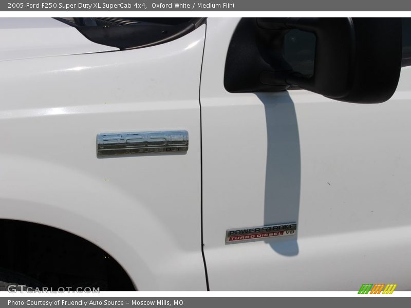 Oxford White / Medium Flint 2005 Ford F250 Super Duty XL SuperCab 4x4
