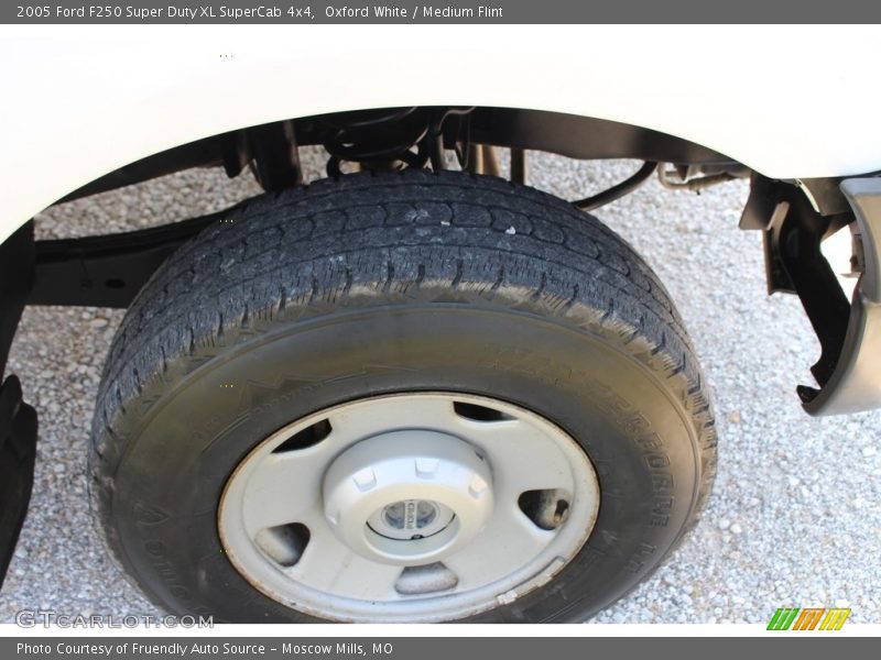 Oxford White / Medium Flint 2005 Ford F250 Super Duty XL SuperCab 4x4