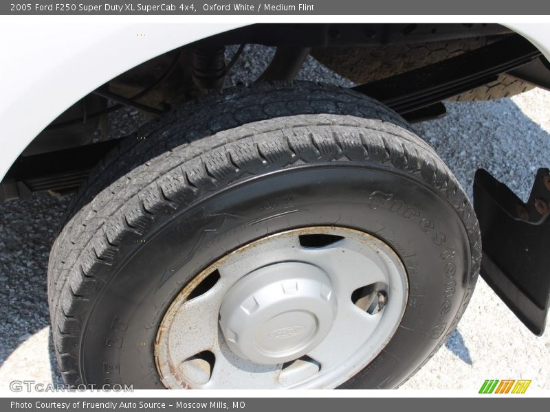 Oxford White / Medium Flint 2005 Ford F250 Super Duty XL SuperCab 4x4