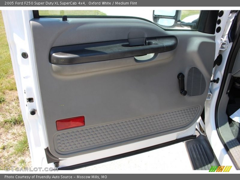 Oxford White / Medium Flint 2005 Ford F250 Super Duty XL SuperCab 4x4
