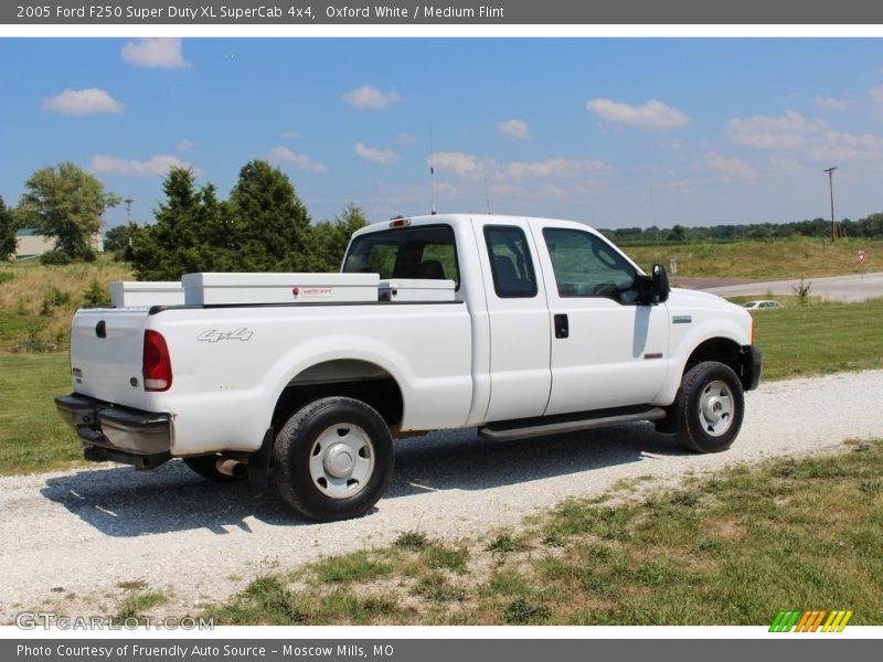 Oxford White / Medium Flint 2005 Ford F250 Super Duty XL SuperCab 4x4