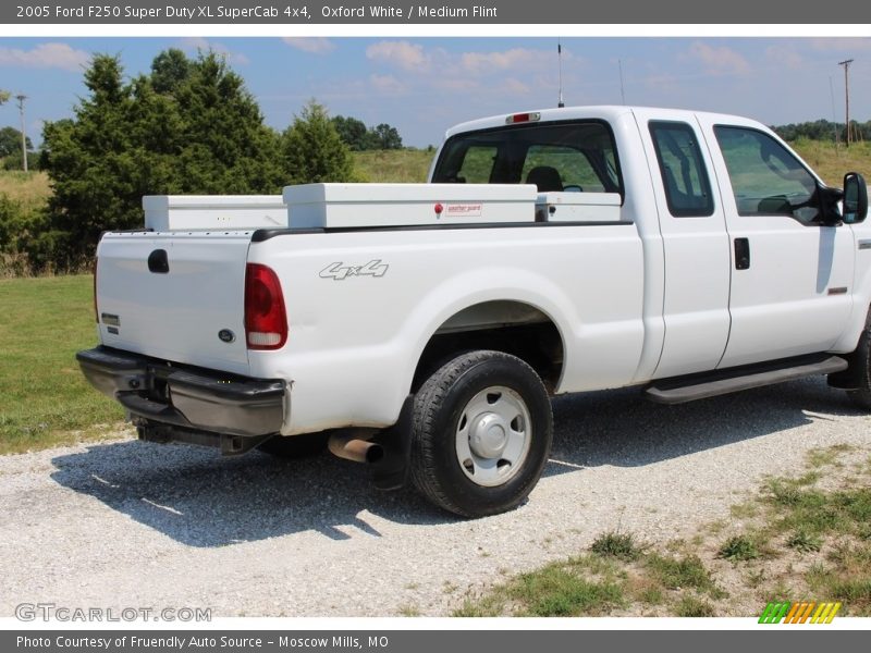 Oxford White / Medium Flint 2005 Ford F250 Super Duty XL SuperCab 4x4
