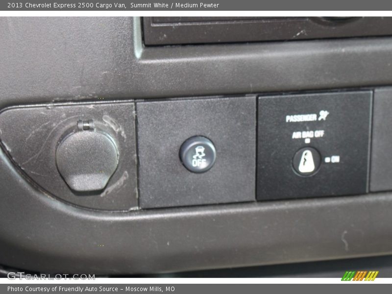 Summit White / Medium Pewter 2013 Chevrolet Express 2500 Cargo Van